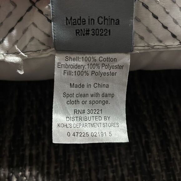 Apt. 9 accent pillow - Picture 4 of 4